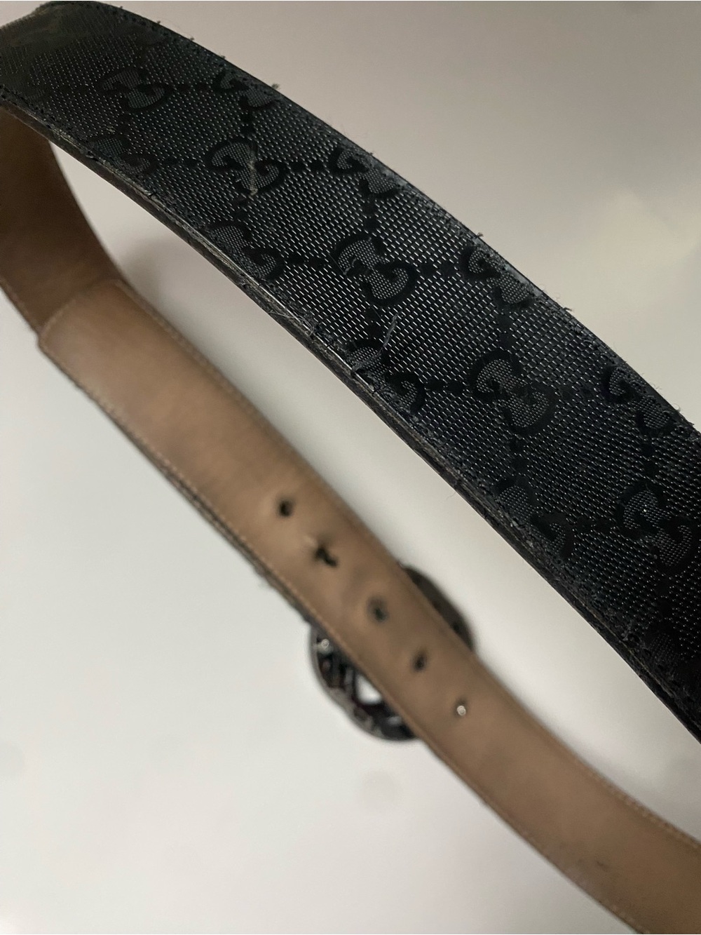 Black Gucci Belt 32-36 - Picture 3 of 8